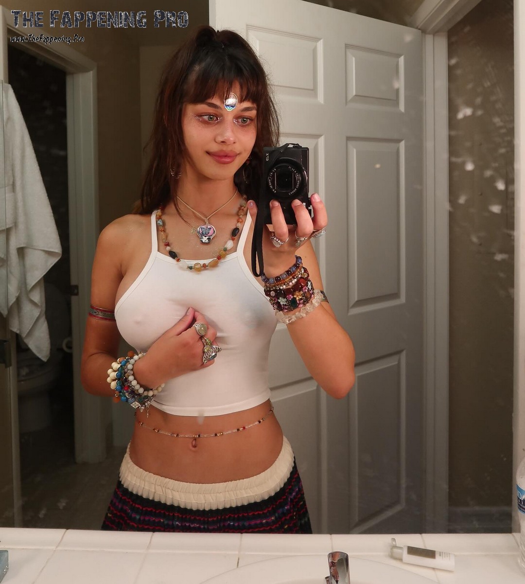 Lydia Bielen Exposed Tits On Selfie