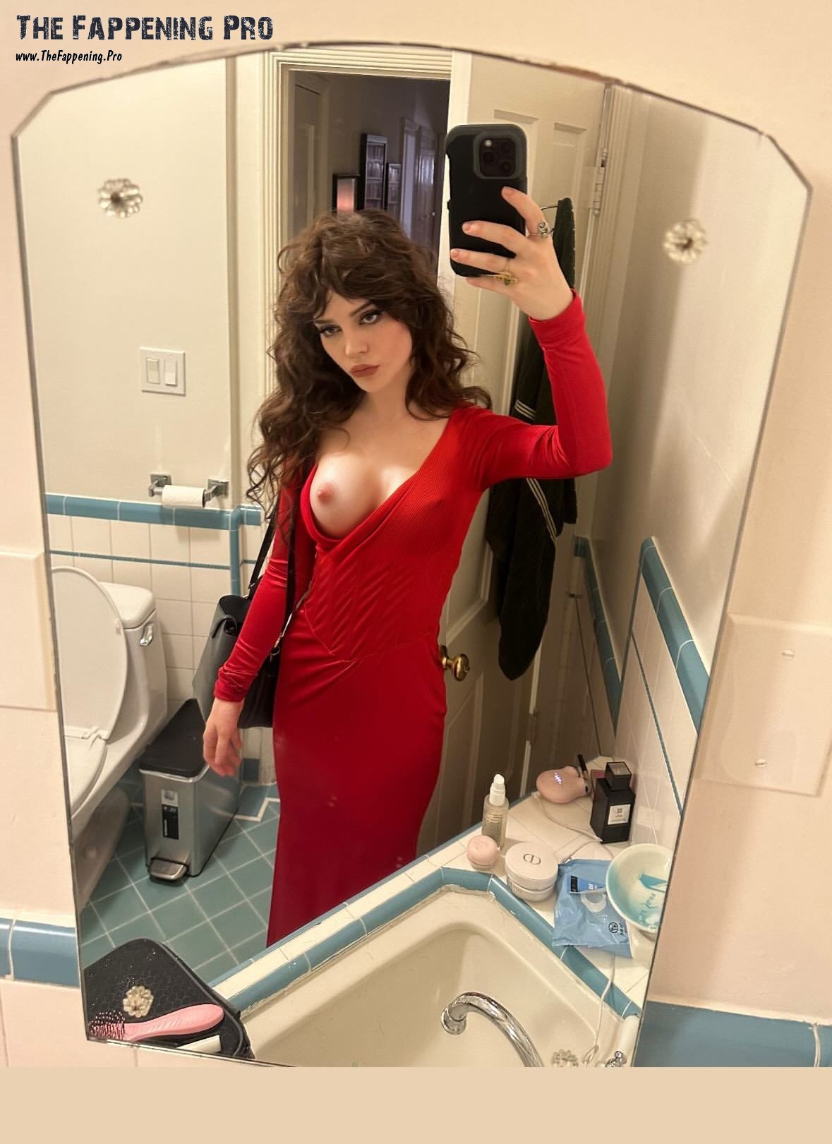 Sophie Thatcher Naked Pictures