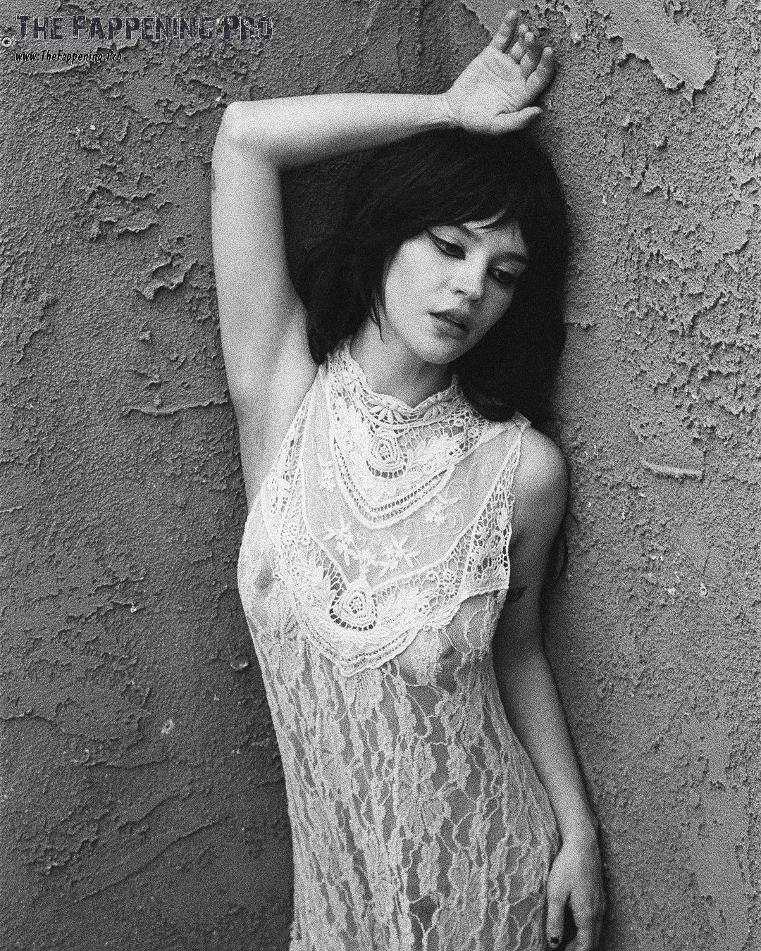 Sophie Thatcher See Through Nudity