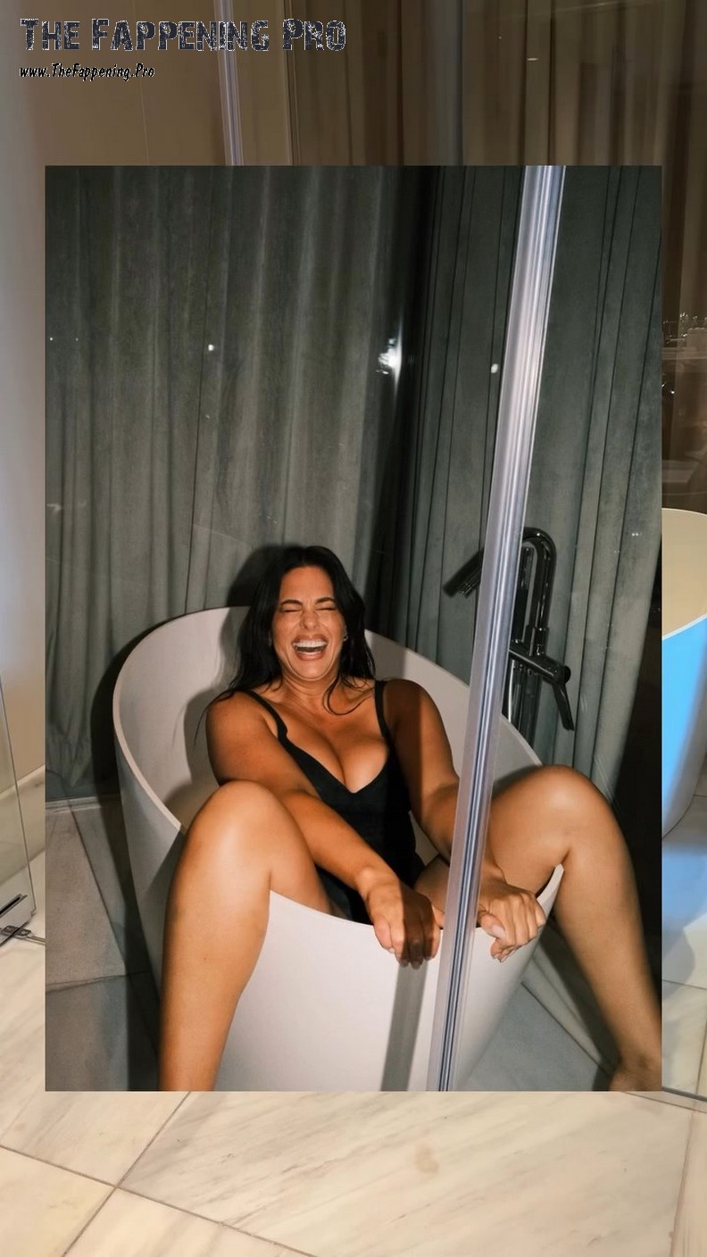 Ashley Graham Sexy