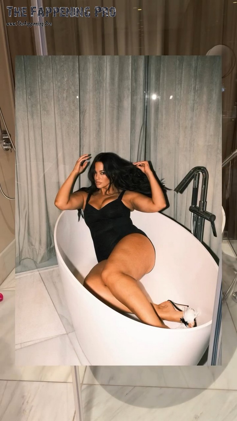 Ashley Graham Hot