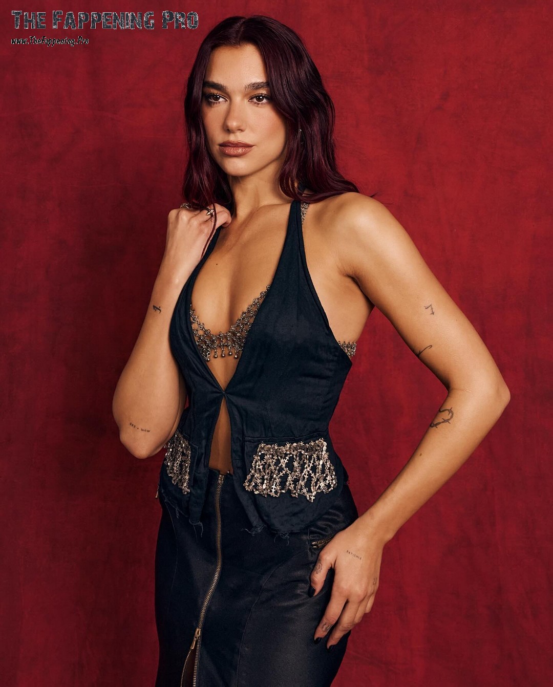 Dua Lipa Sexy Tits In Deep Cleavage
