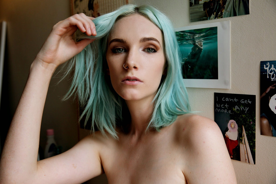 Daisy-Hofstetter-Topless-1