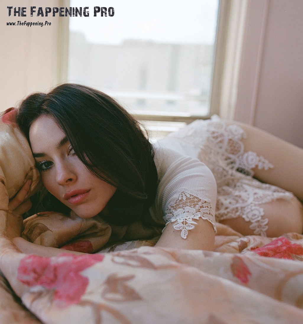 Gracie Abrams Sexy In Vogue 2025