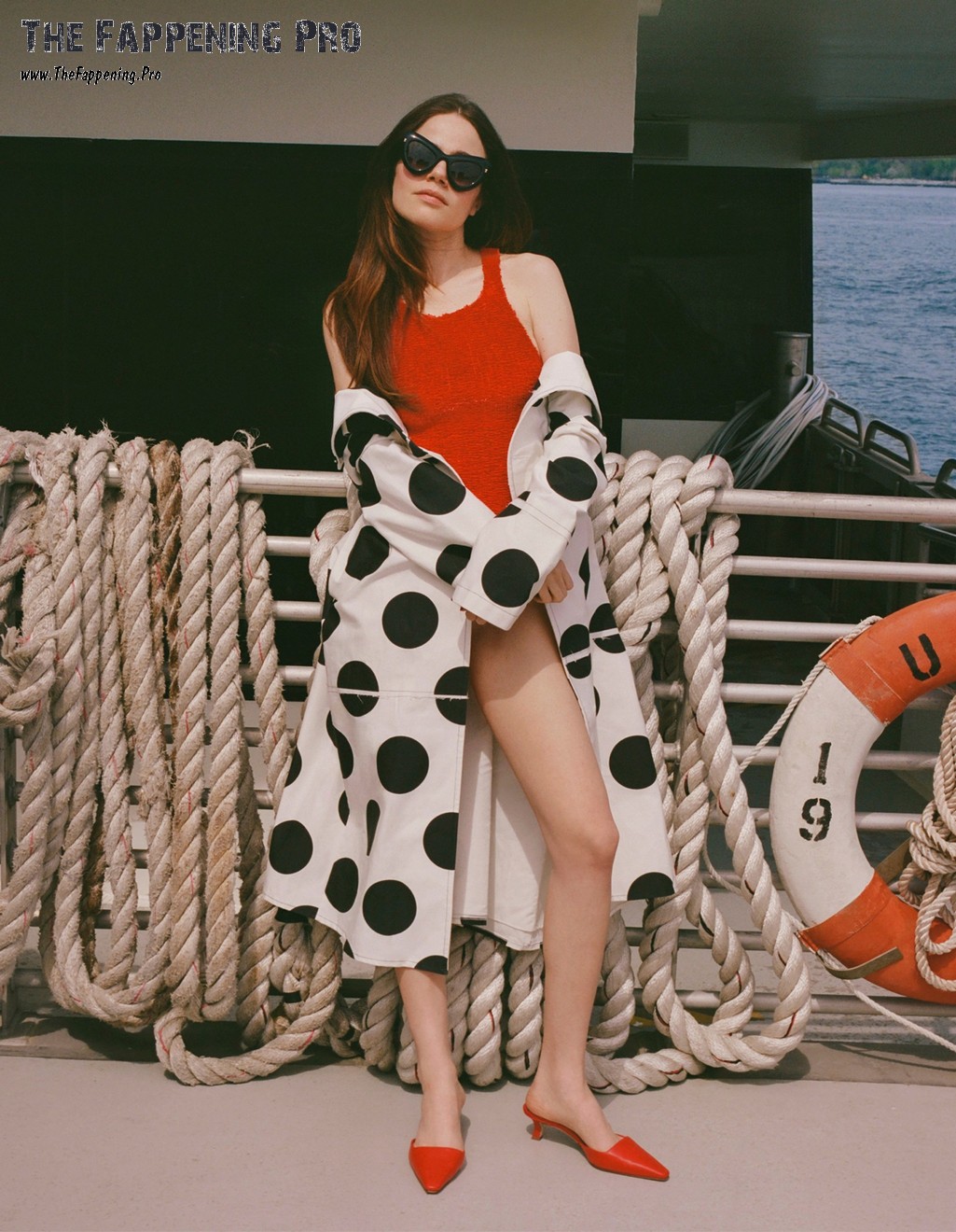 Molly Gordon Leggy