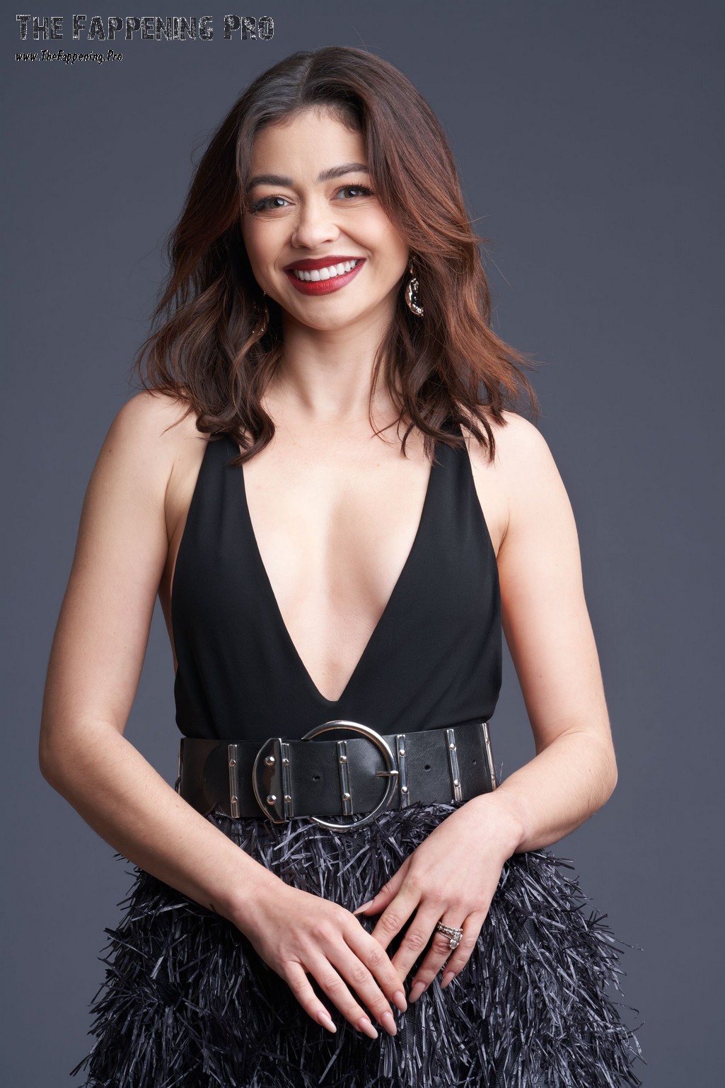 Sarah Hyland Deep Cleavage Tits