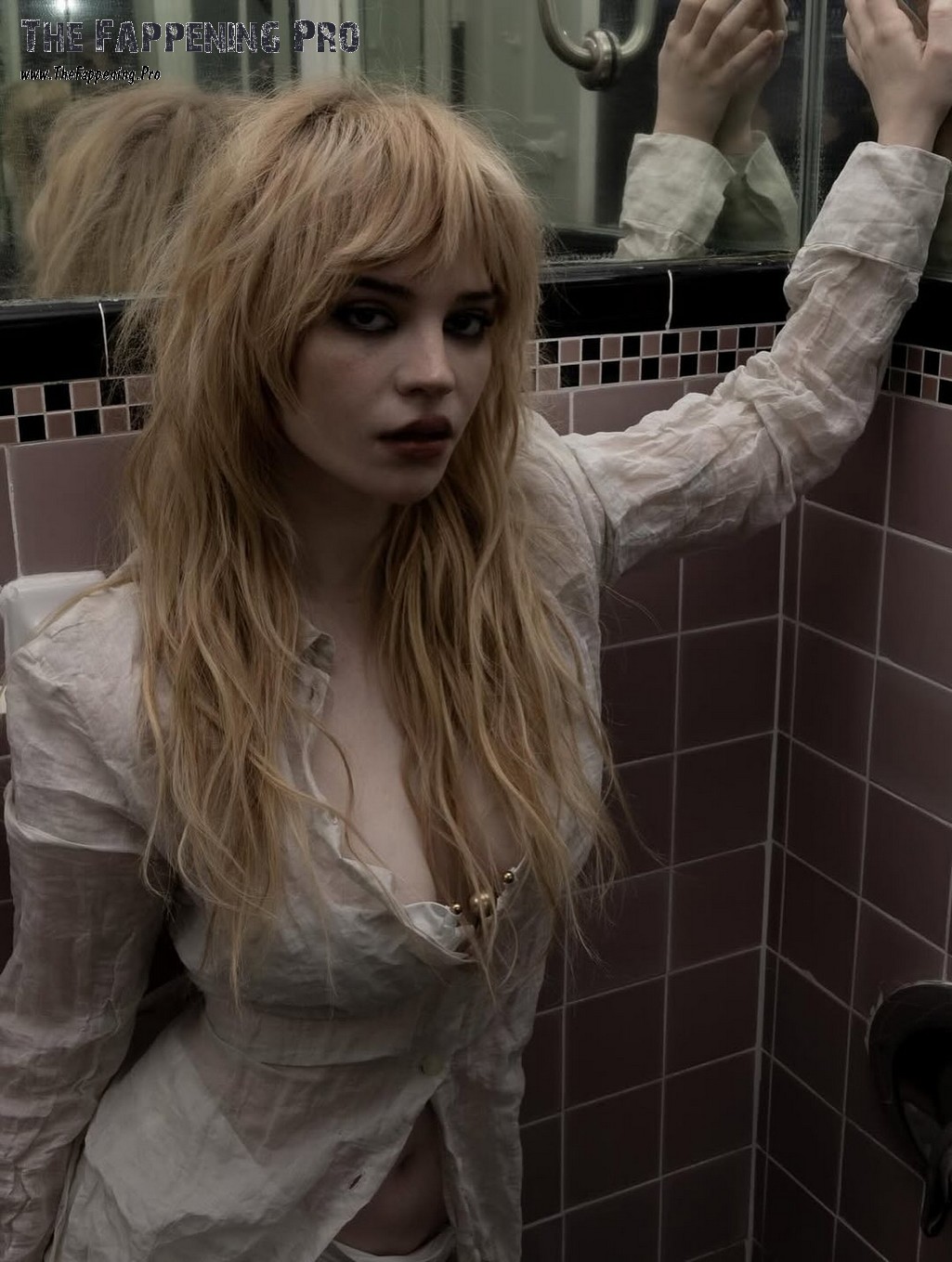 Sophie Thatcher Sexy In SNUFF Magazine