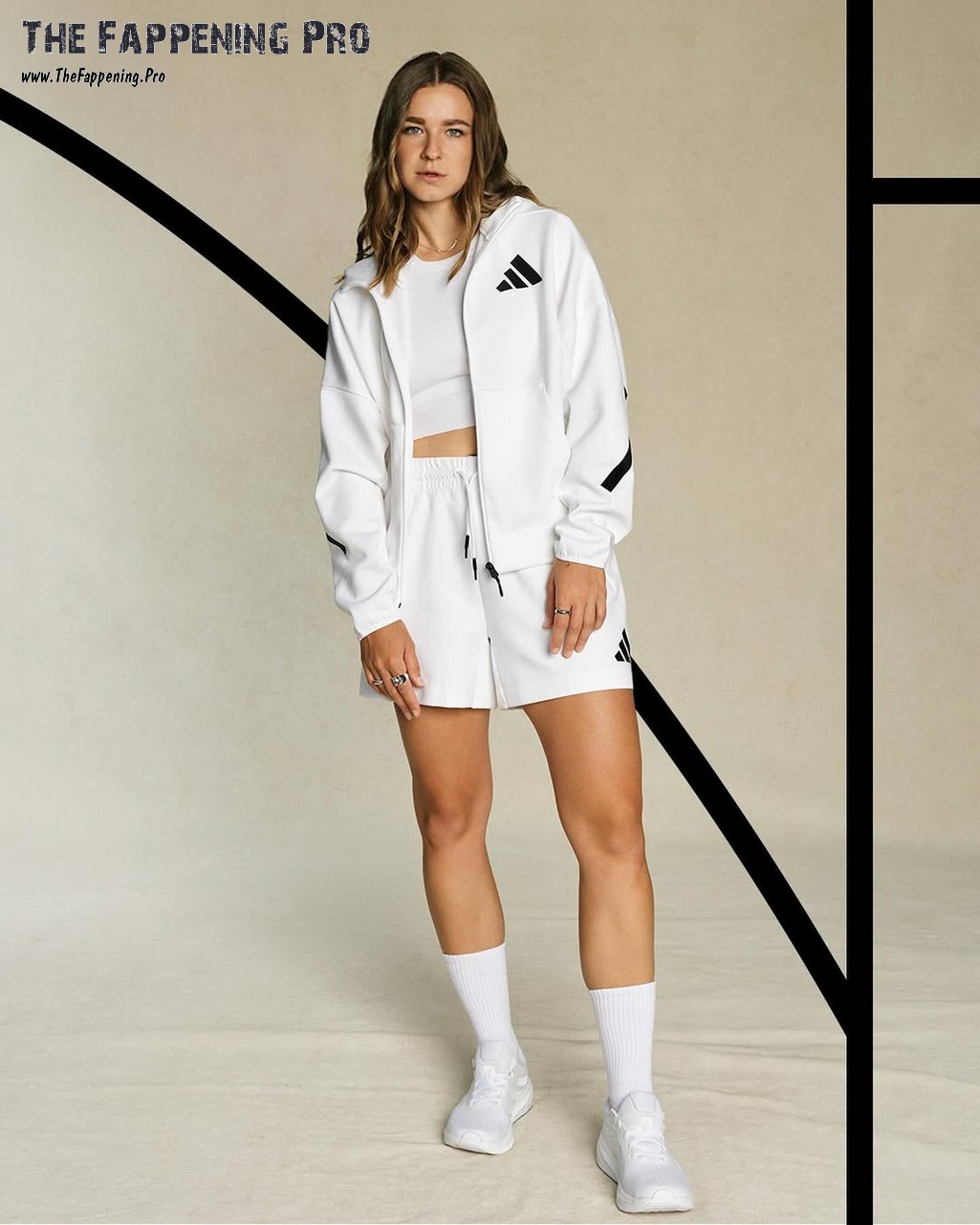 Karolina Muchova Leggy