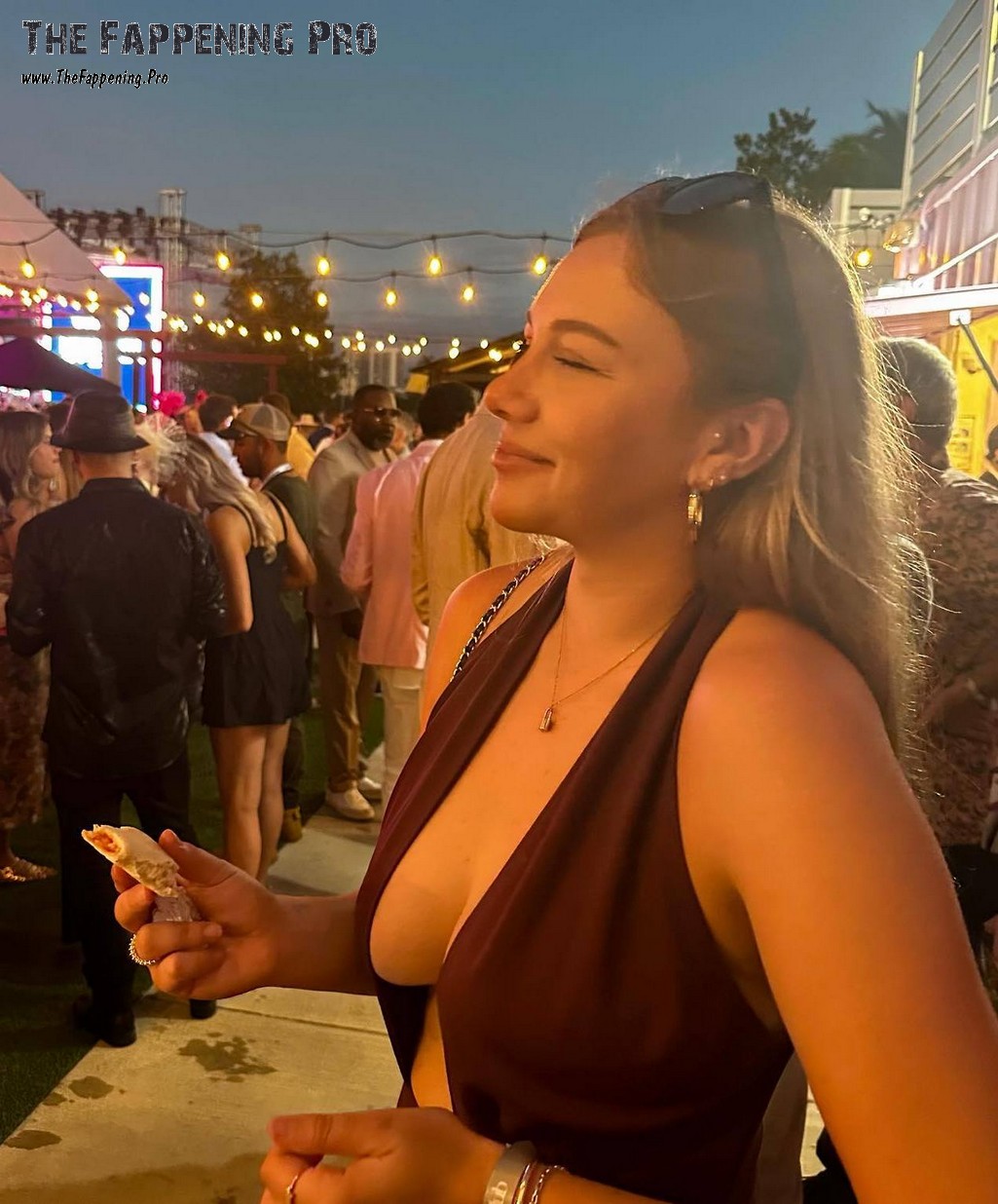 Amanda Anisimova Sideboobs