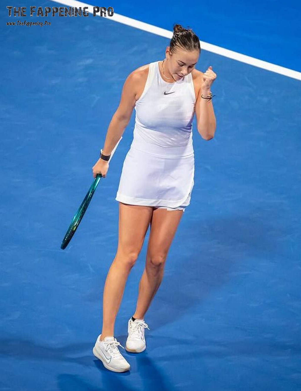 Amanda Anisimova Leggy