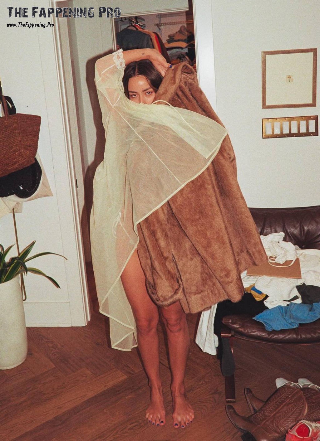 Chloe Bennet Sexy Barefoot