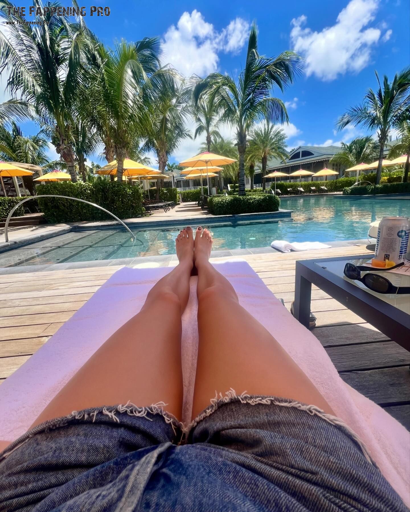 Daisy Edgar-Jones Bare Feet