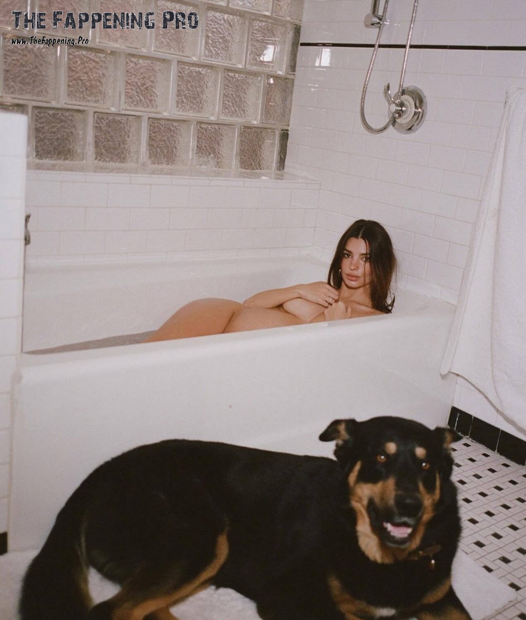 Emily Ratajkowski Naked
