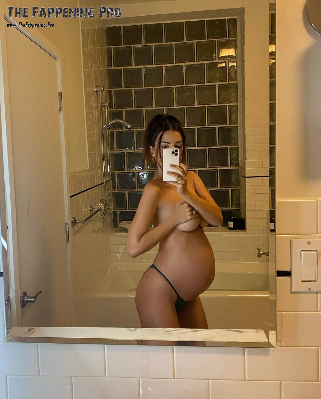 Emily Ratajkowski Nude On Mother's Day 2025