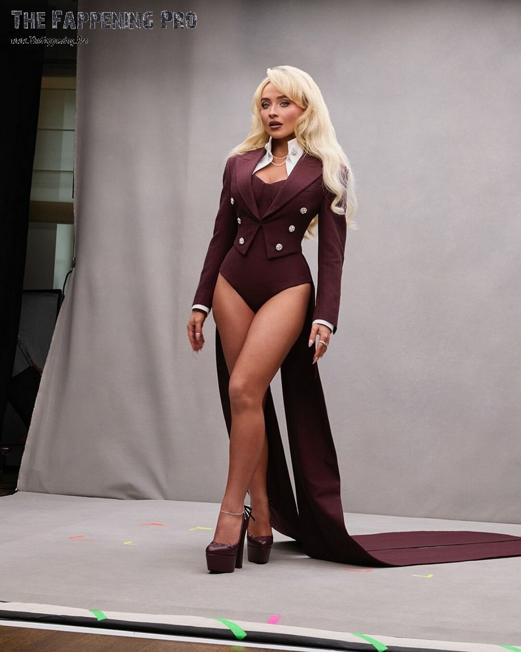 Sabrina Carpenter Sexy For Louis Vuitton Met Gala Portraits