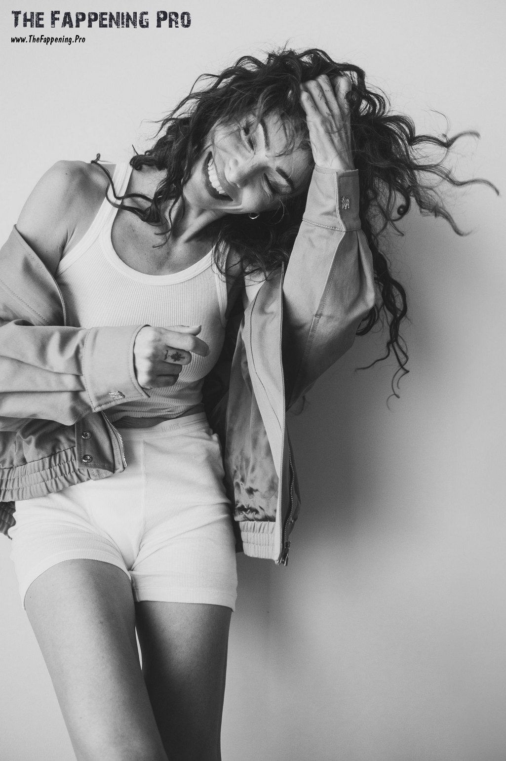 Sarah Shahi Cameltoe
