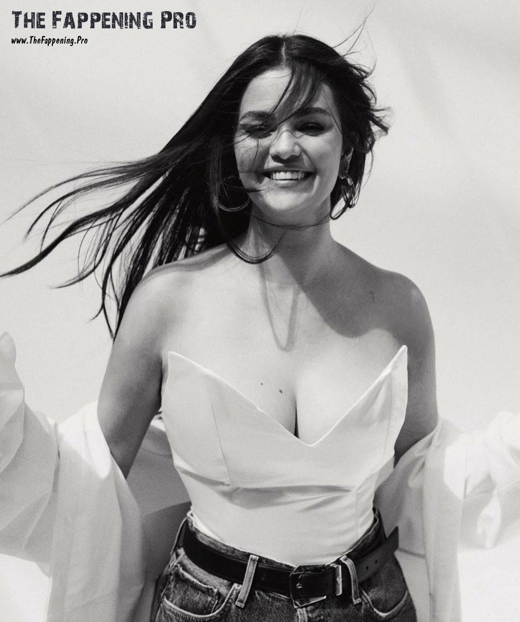 Selena Gomez B&W Sexy