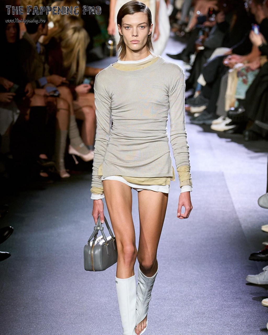 Alix Bouthors Leggy