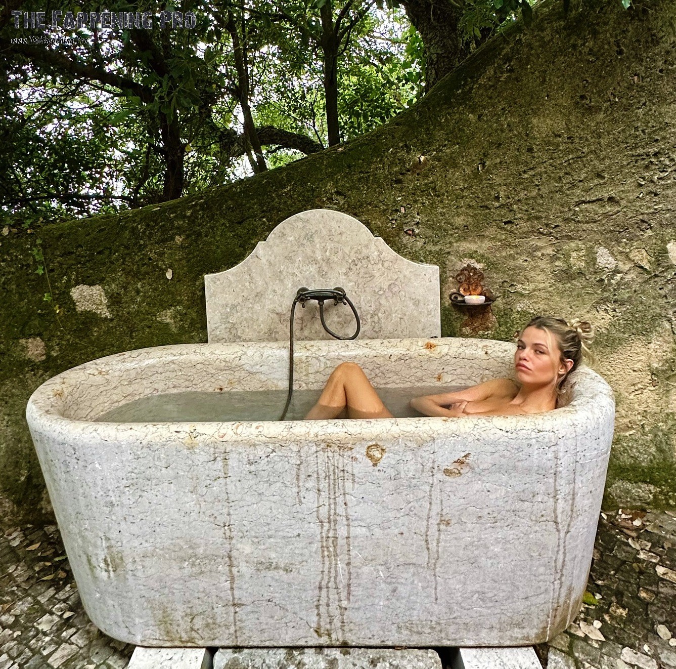 Hailey Clauson Naked In Bath