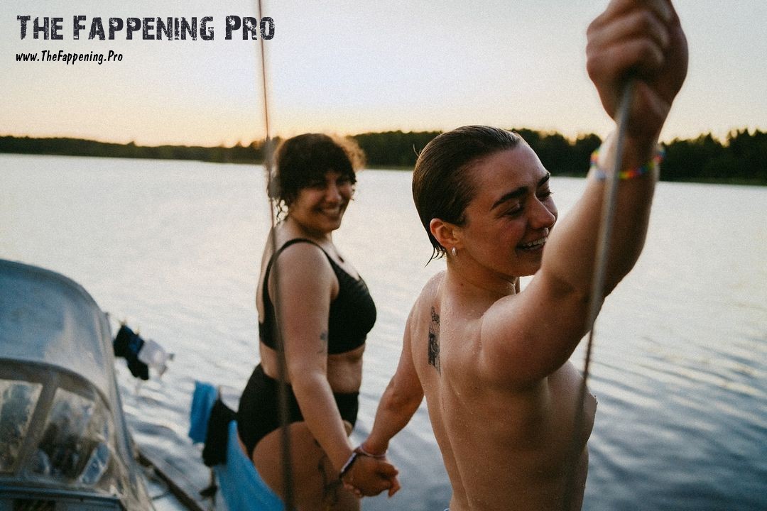 Maisie Williams Naked