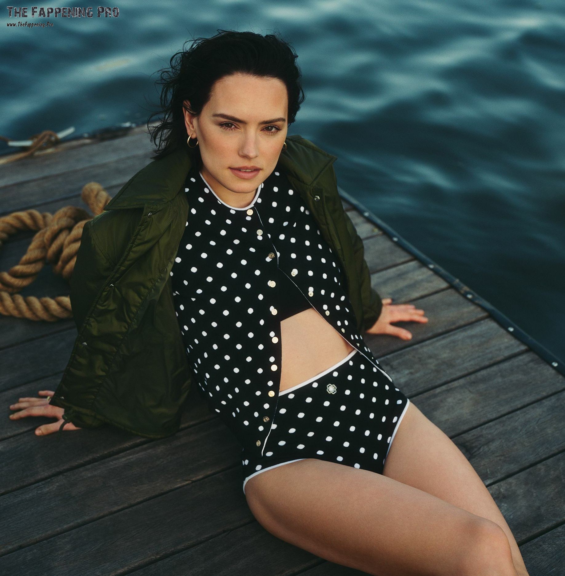 Daisy Ridley Sexy In Bikini