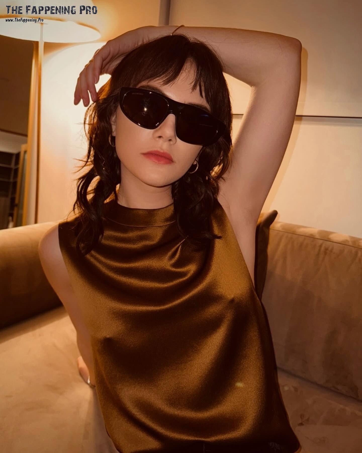 Emilia Jones Tits Braless