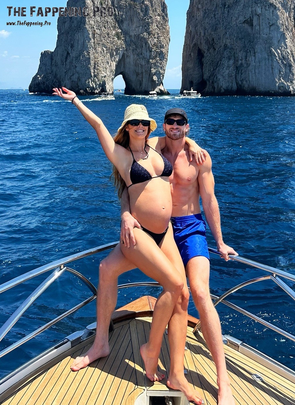 Nina Agdal Pregnant Girl In Revealing Bikini