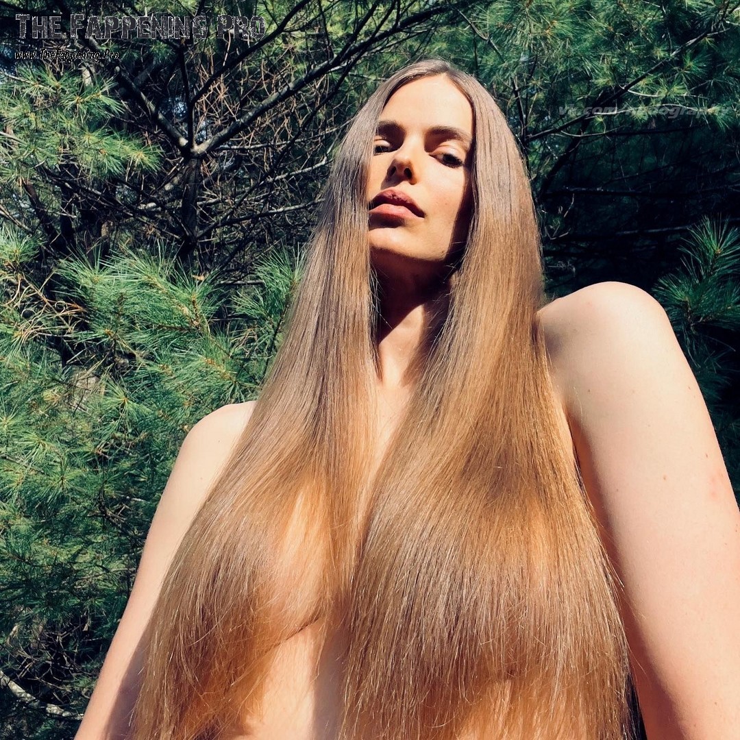 Robyn Lawley Topless