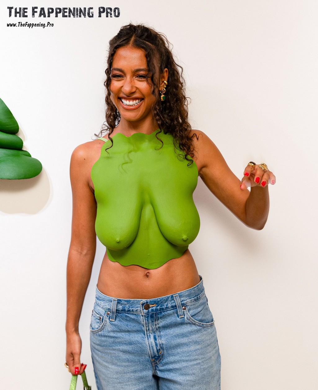 Hannah Traore Boobs
