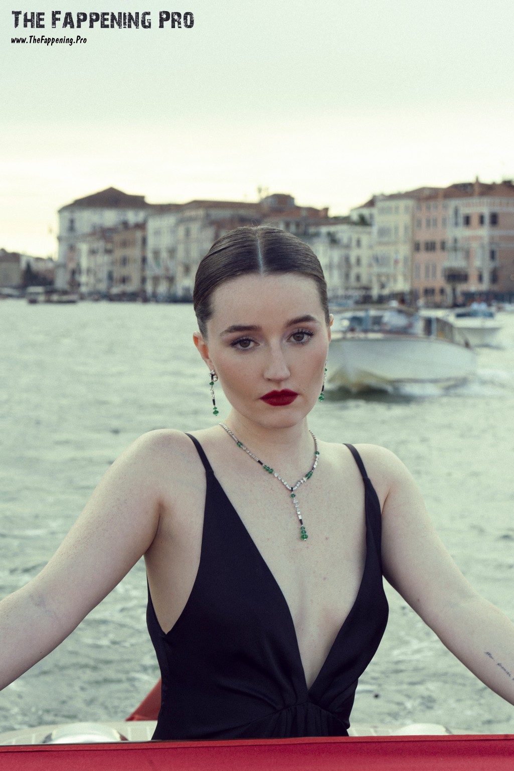 Kaitlyn Dever Deep Cleavage