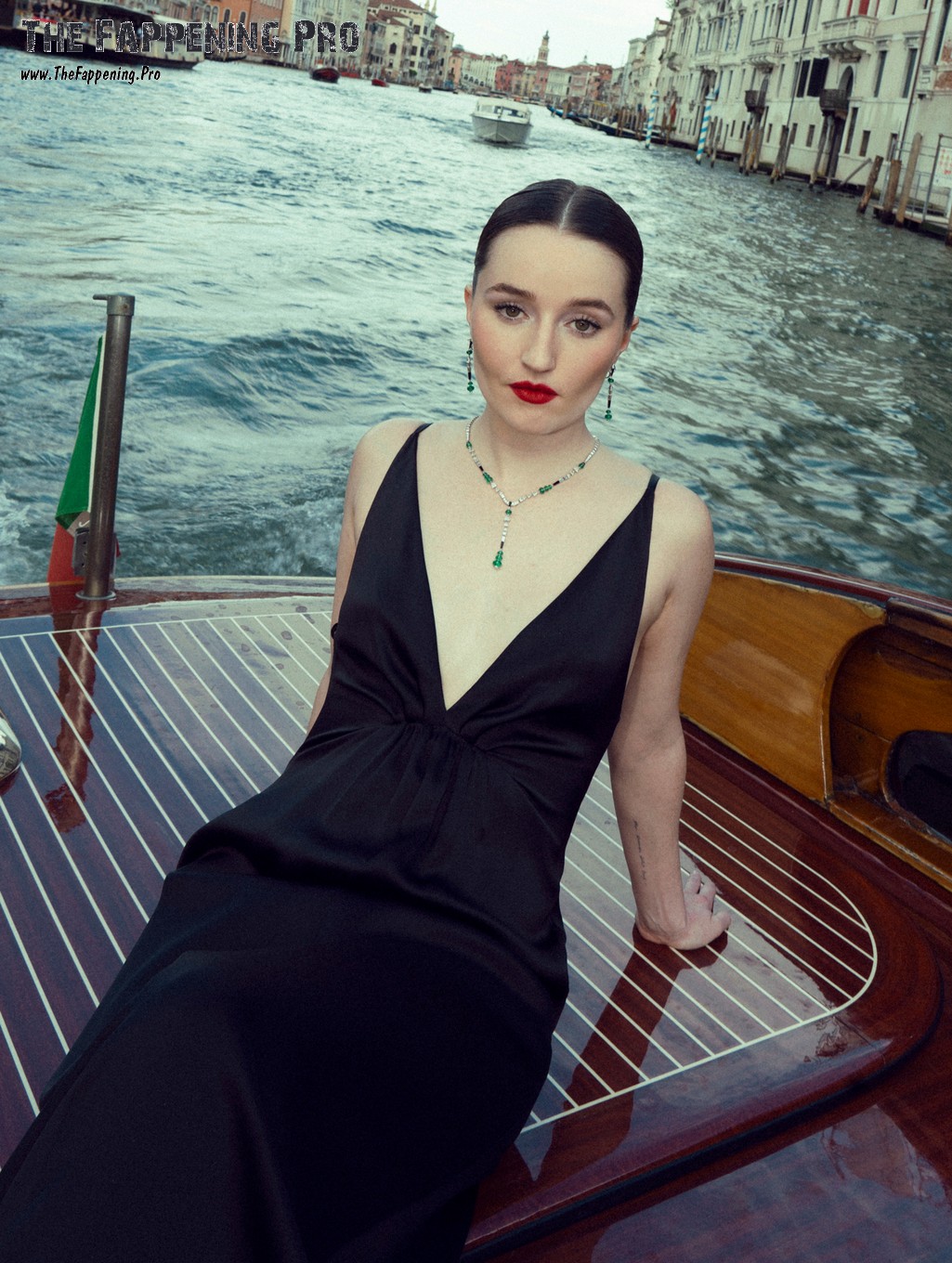 Kaitlyn Dever Hot