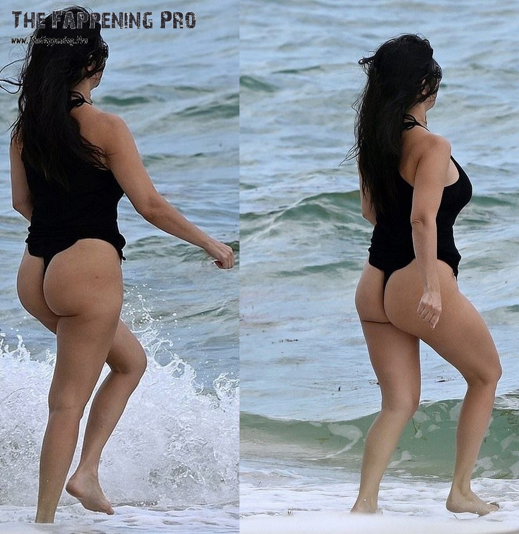 Kourtney Kardashian Sexy Ass By Paparazzi