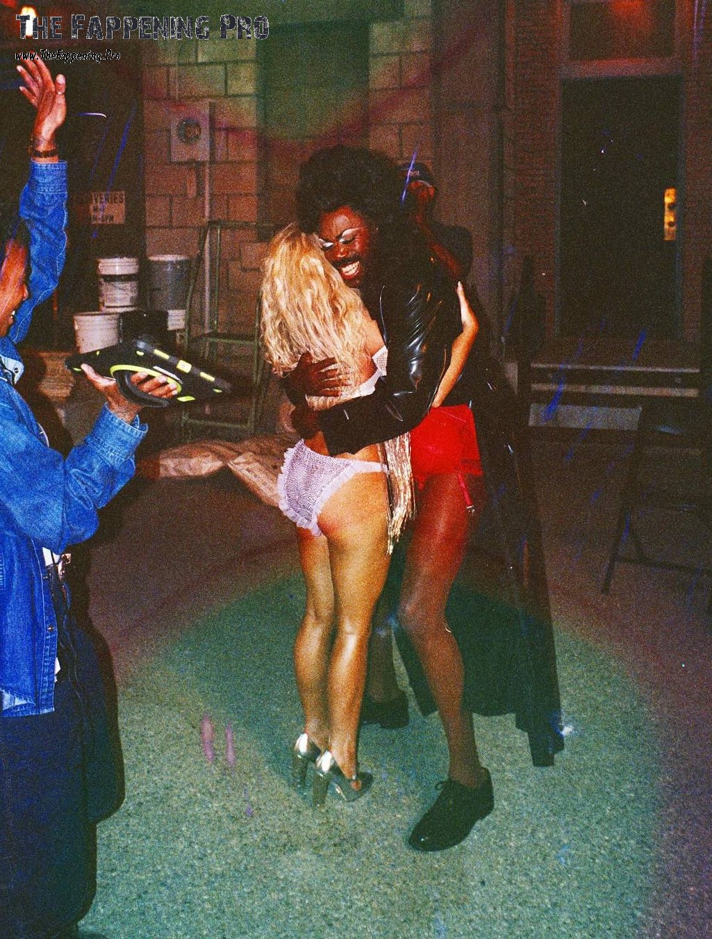 Sabrina Carpenter Ass