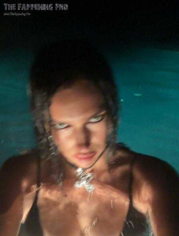 Irina Shayk Sexy In A Bikini (22 Photos)