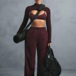 Kim Kardashian Sexy In Tight Leggings (9 Photos)