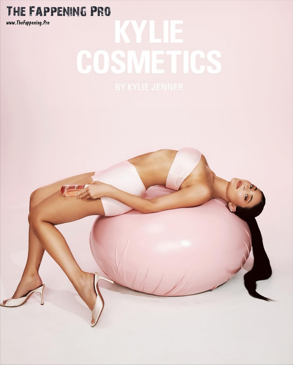 Kylie Jenner Sexy In Pink (7 Photos)