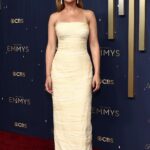 Scarlett Johansson Sexy In Bare Shoulders Dress (18+ Photos)