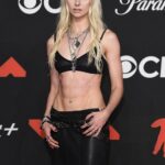 Taylor Momsen Sexy abs Exposed (15 Photos)