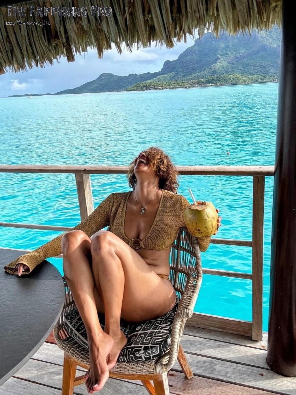 Halle Berry Sexy Legs