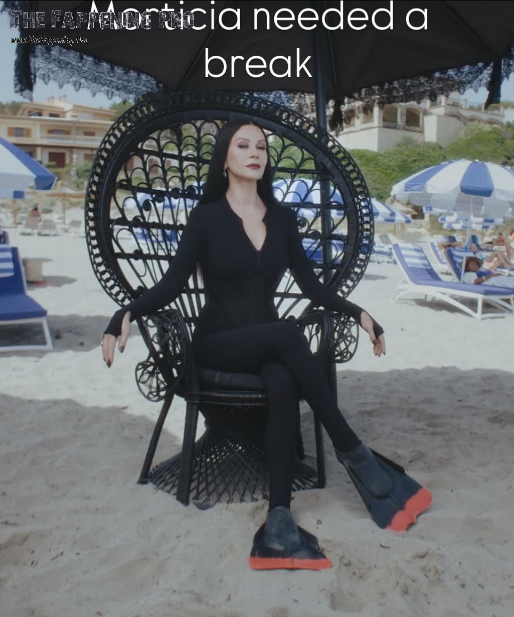 Catherine Zeta-Jones Sexy Morticia Adams