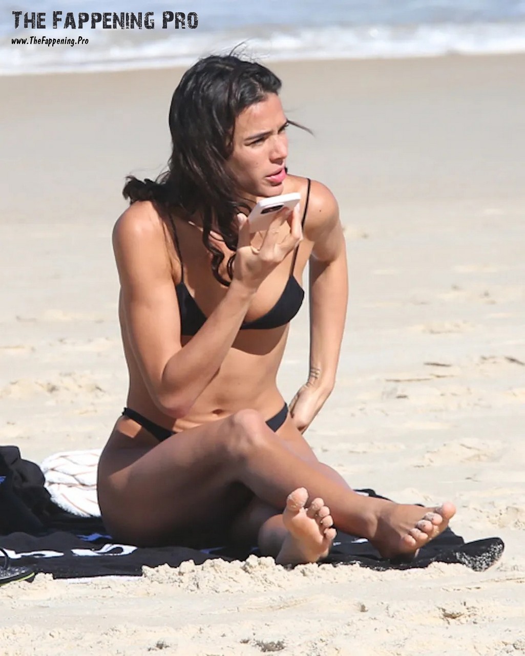 Bruna Marquezine Sexy On The Beach