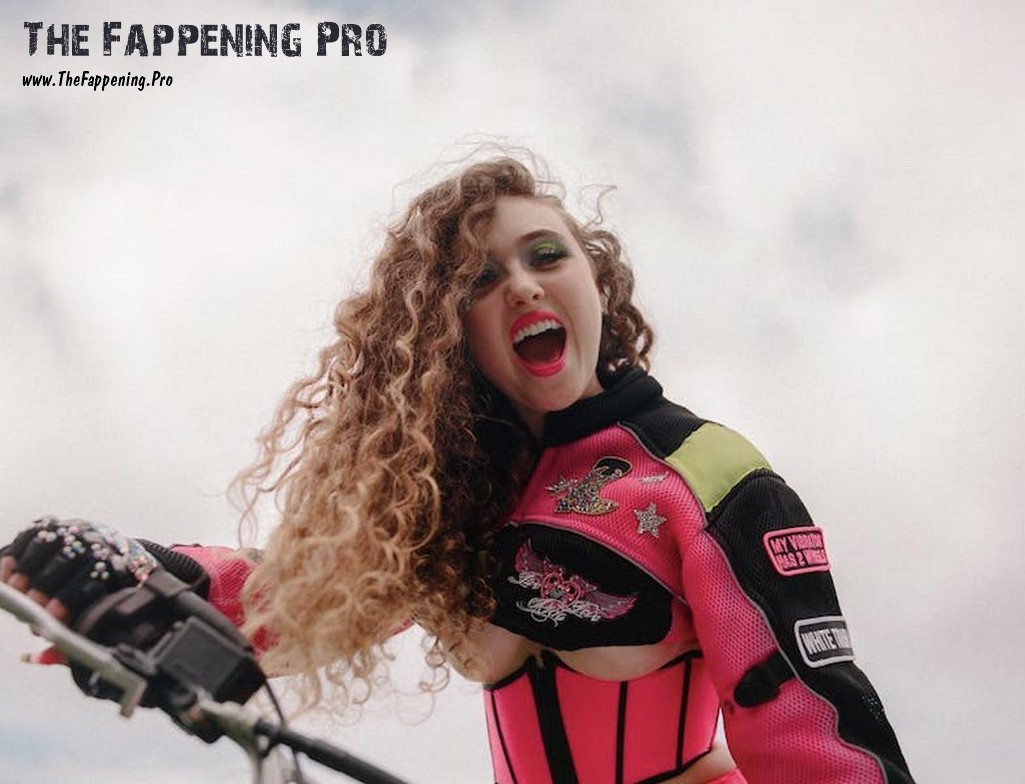 Chappell Roan Underboobs