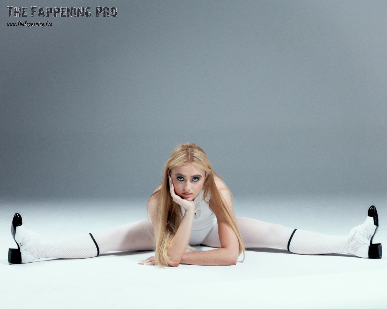 Kathryn Newton In White Pantyhose Split Legs Wide