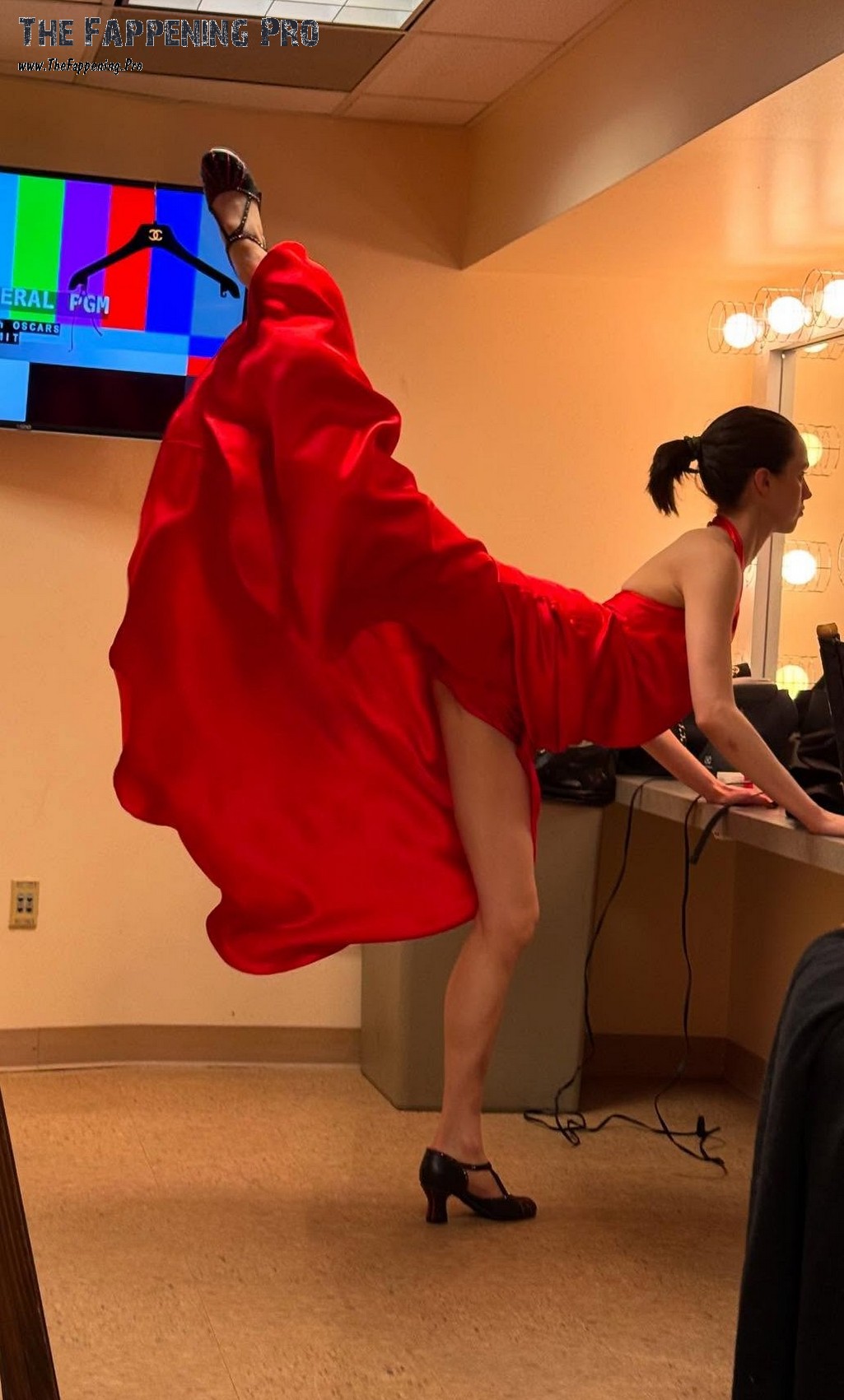 Margaret Qualley BTS