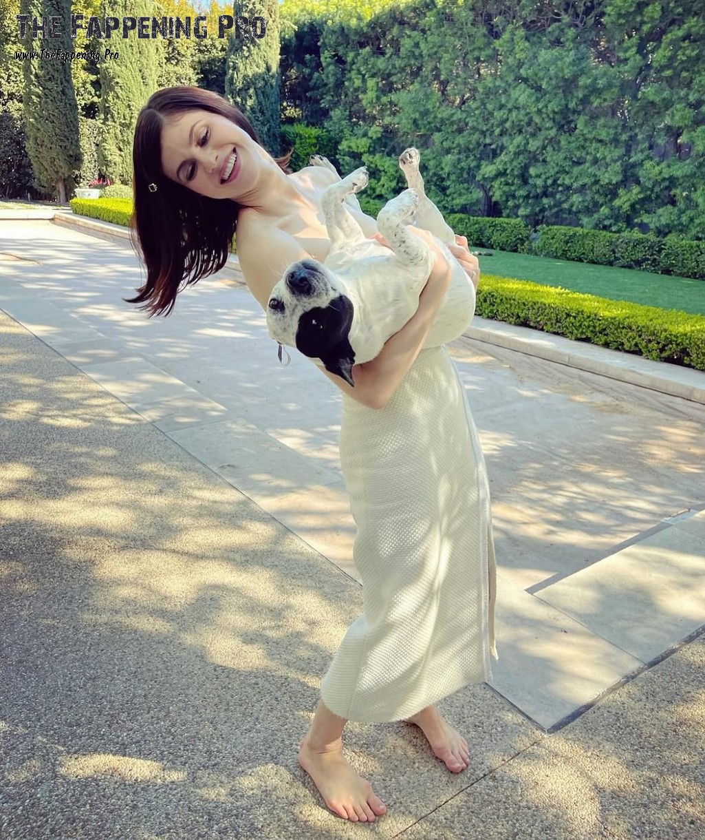 Alexandra Daddario Barefoot