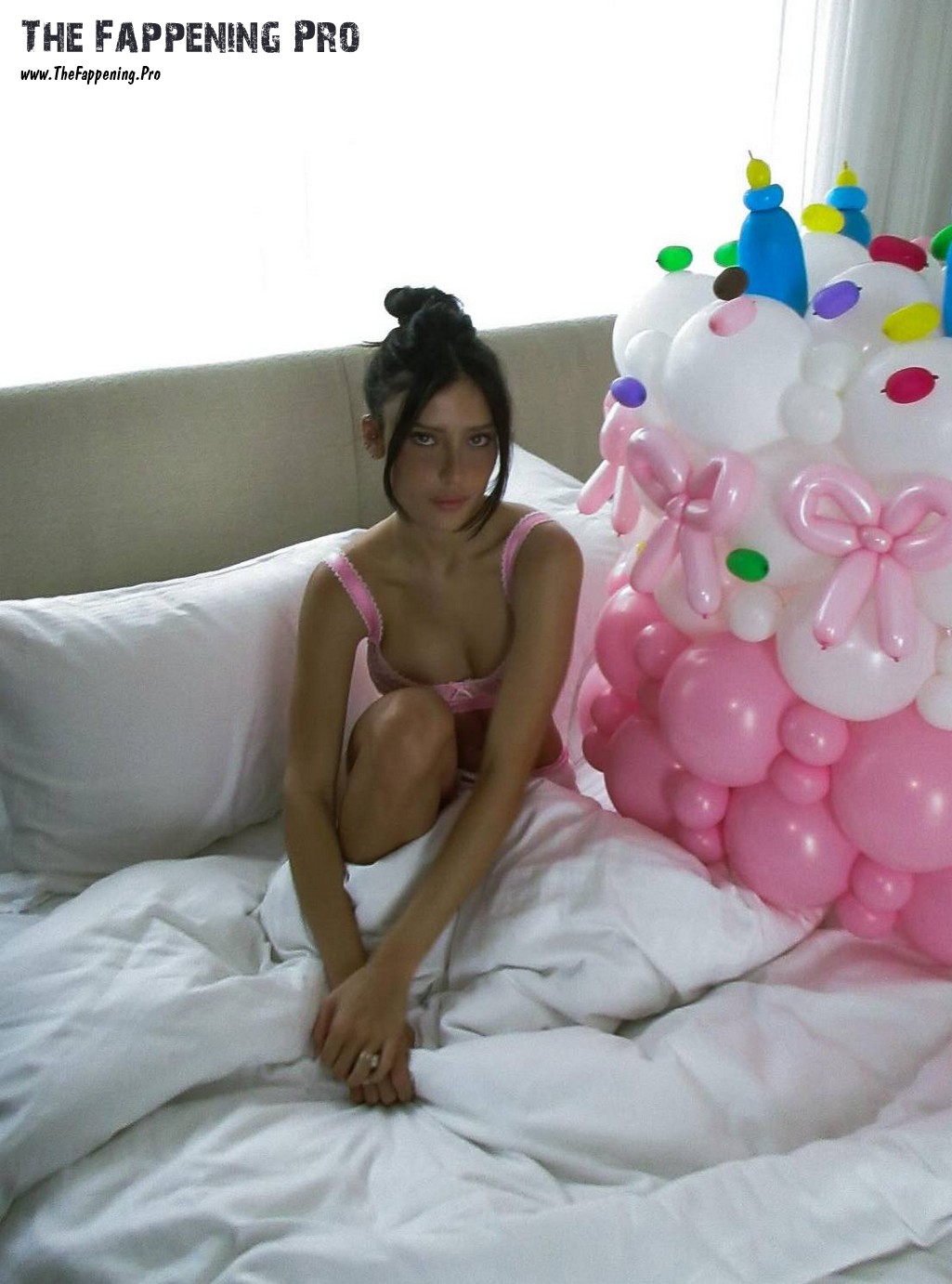 Livia Nunes Sexy In Bed