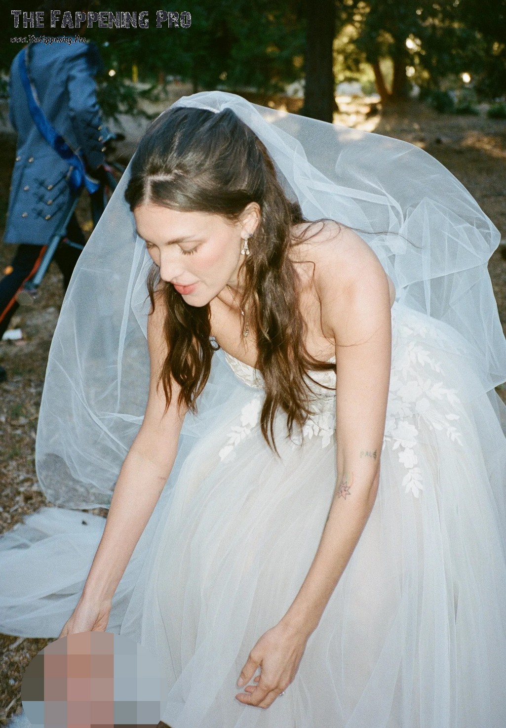 Sisters Qualley Tits