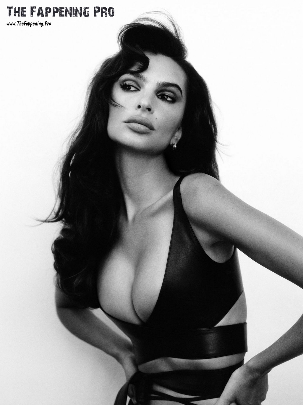 Emily Ratajkowski Sexy Tits