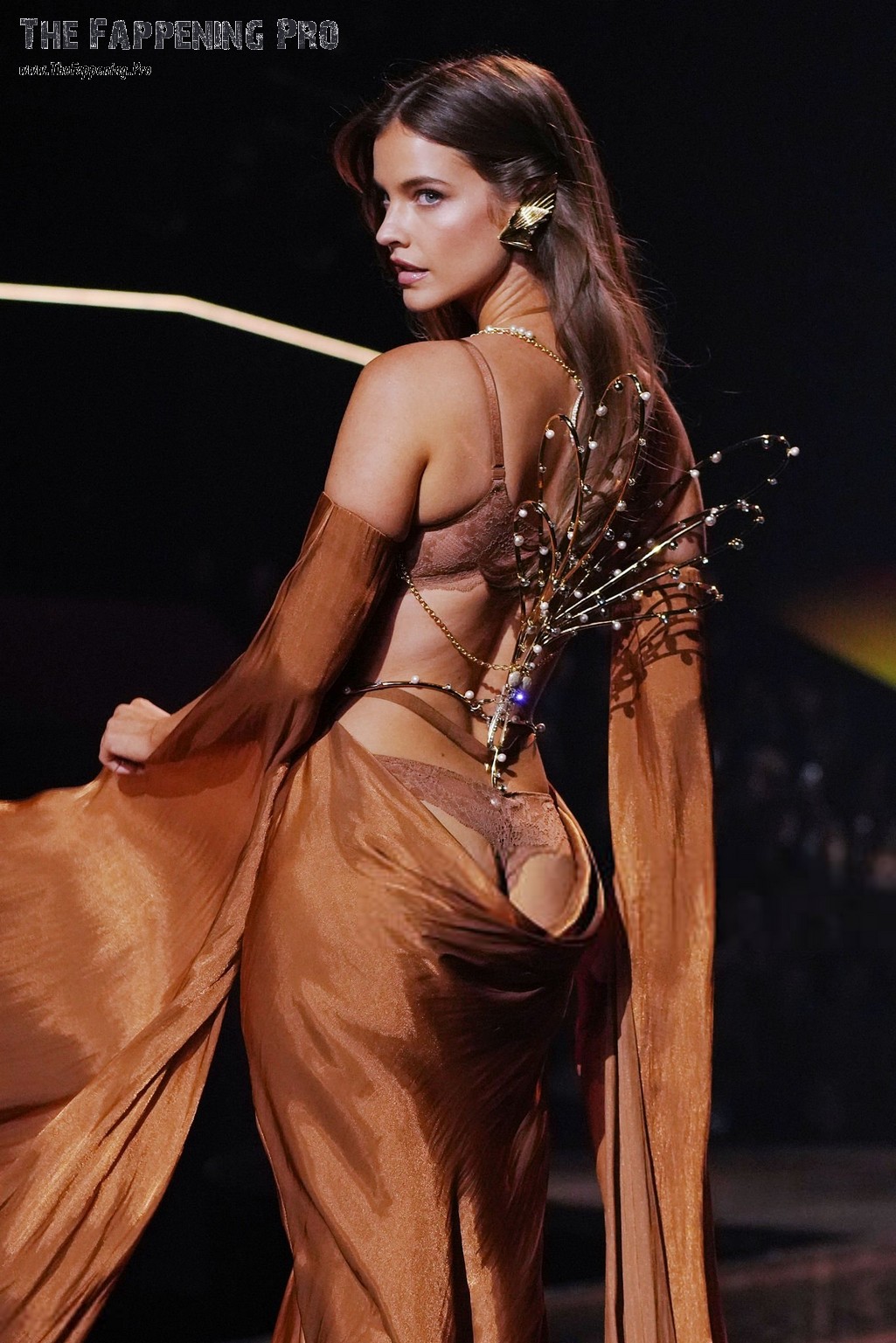 Barbara Palvin Whaletail