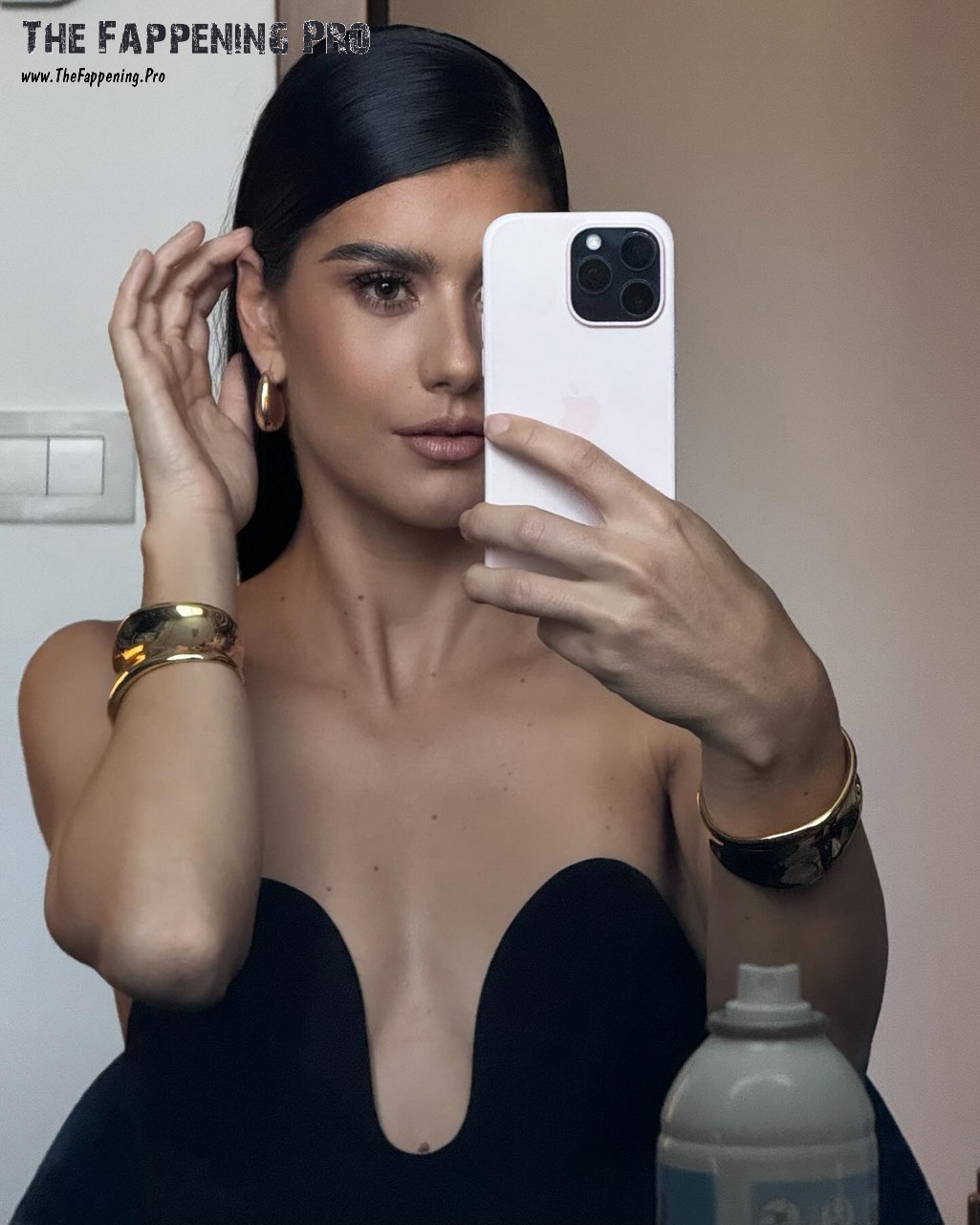 Sorana Cirstea Deep Cleavage Tits On Selfie